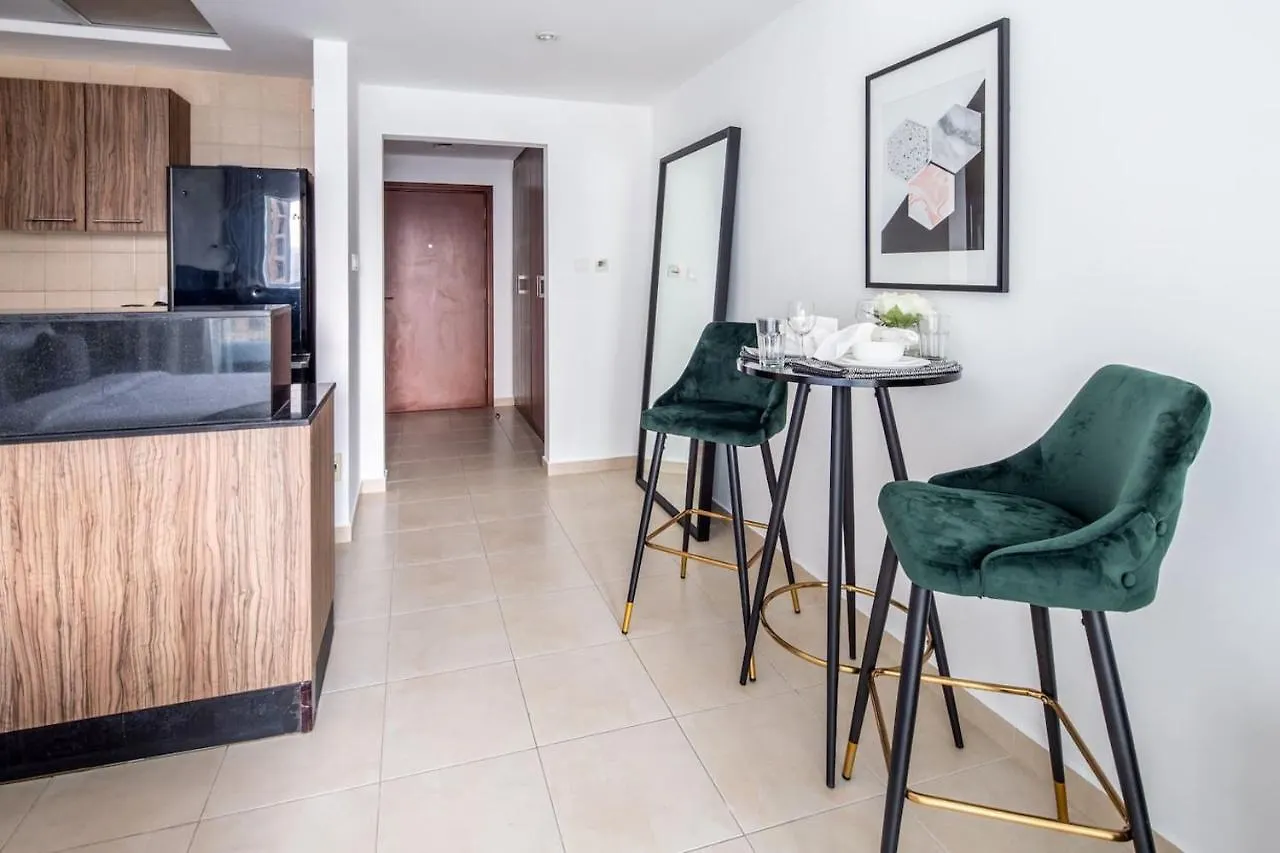 Frank Porter - Burj Al Noujoum Apartment Dubai