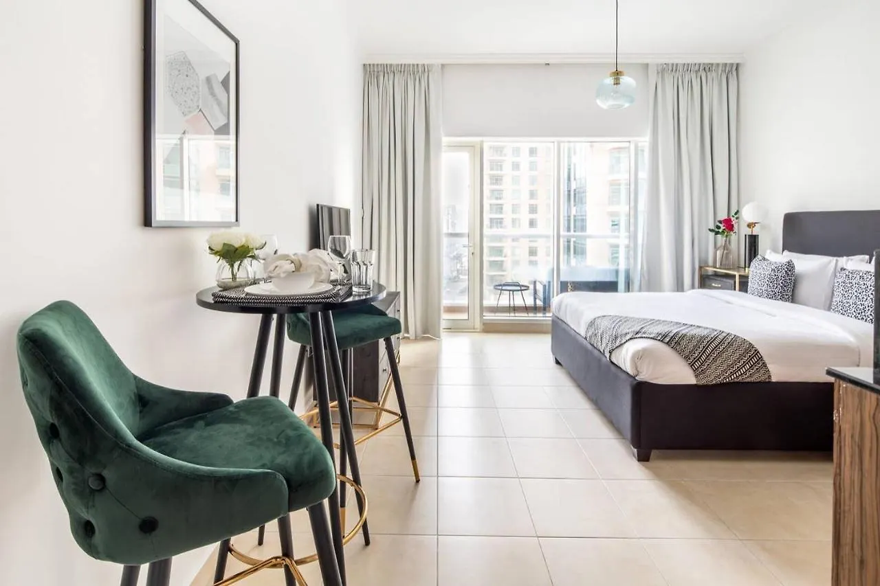 Frank Porter - Burj Al Noujoum Apartment Dubai